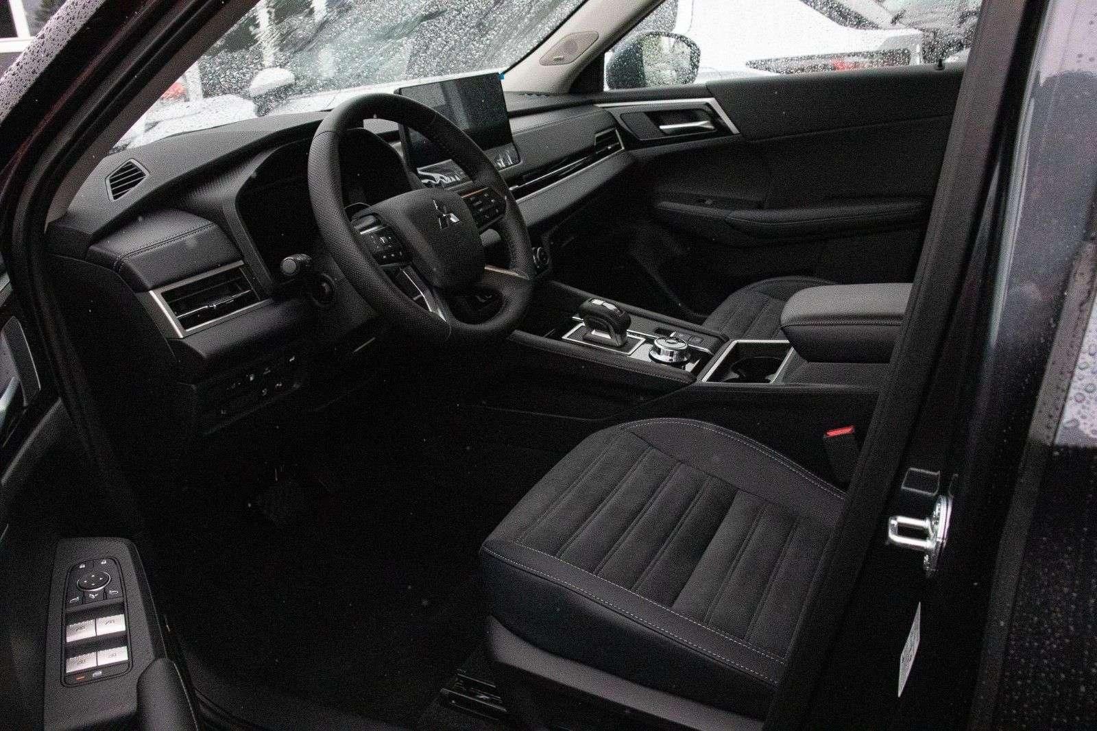 Fahrzeugabbildung Mitsubishi Outlander Outlander MY25 2.4 PHEV 4WD Intro Edit