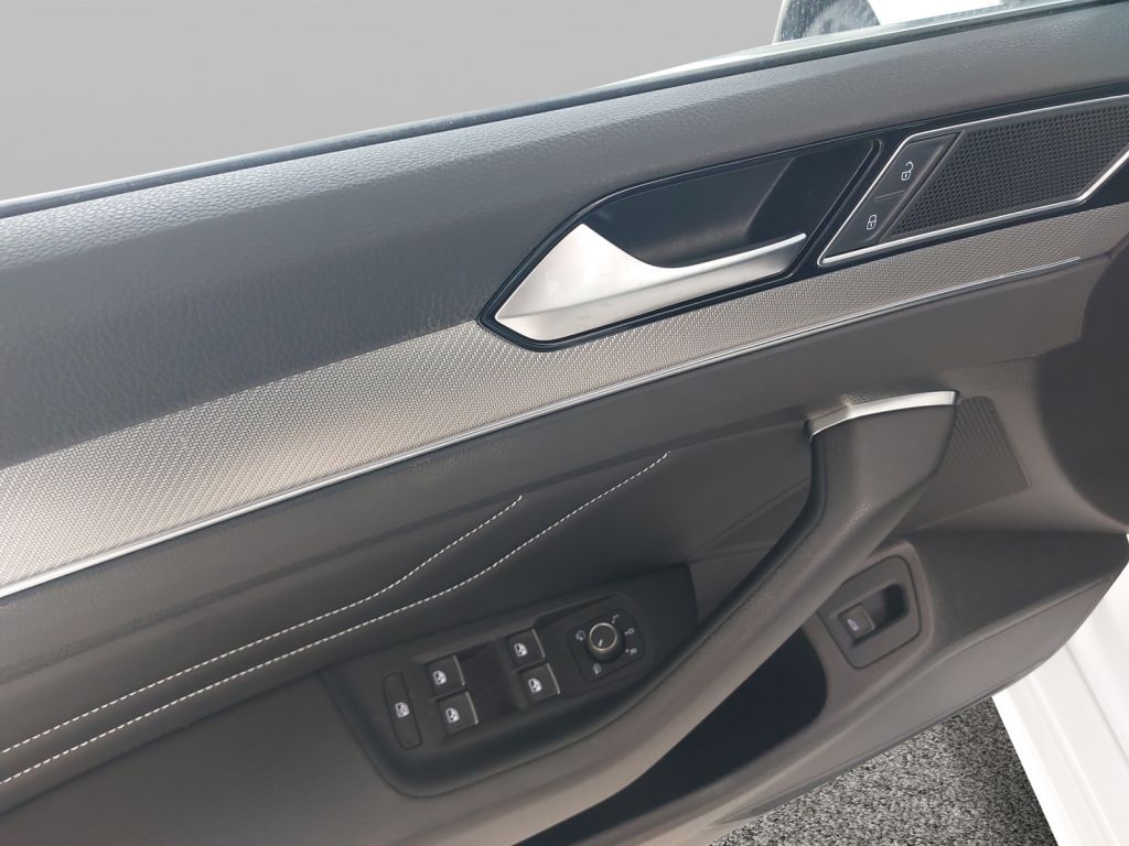 Fahrzeugabbildung Volkswagen Passat Variant 2.0 TDI DSG 4Motion Elegance R-Li