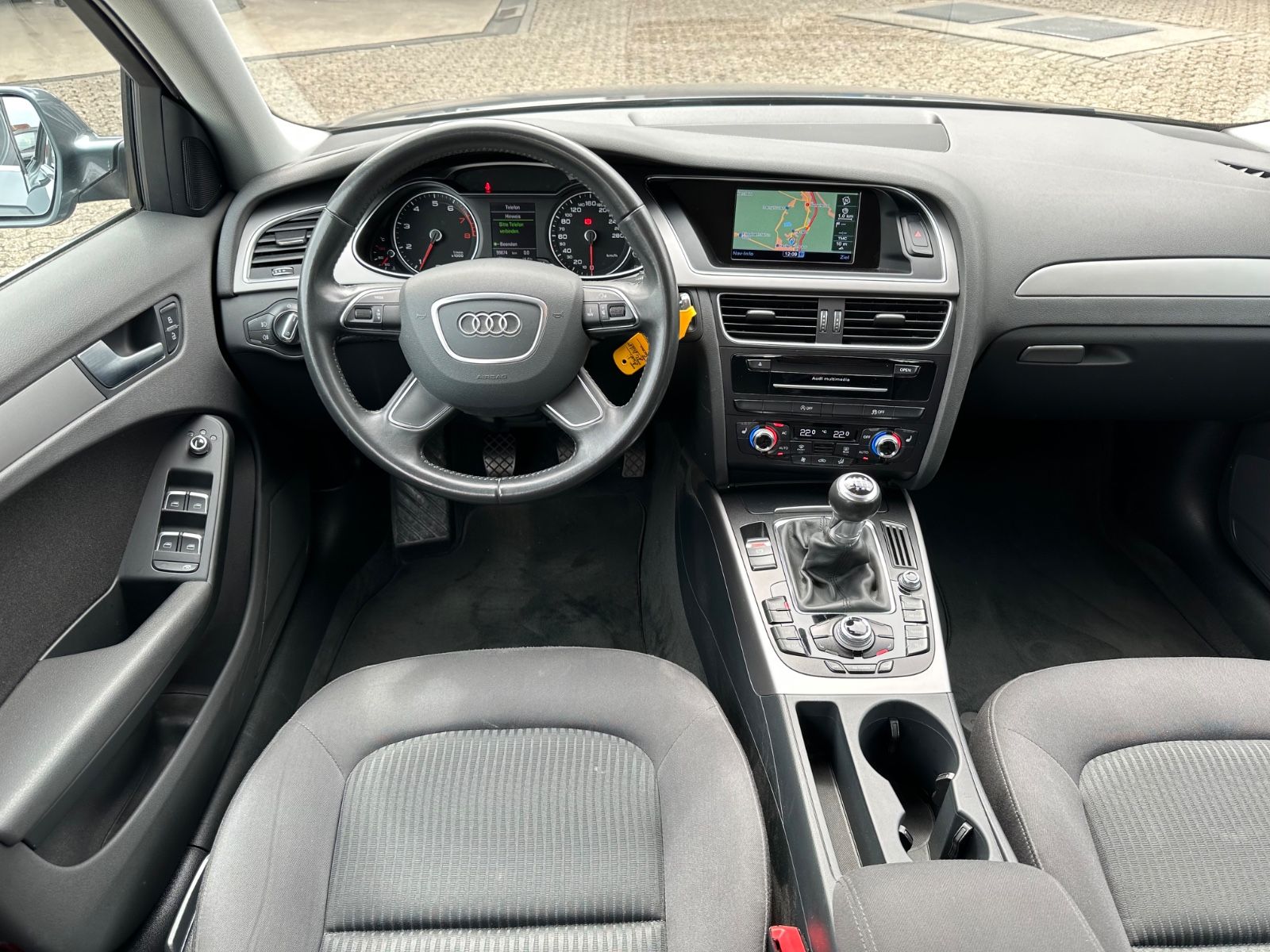 Fahrzeugabbildung Audi A4 Avant 1.8 TFSI S Line AHK/BiXenon/Navi/SHZG