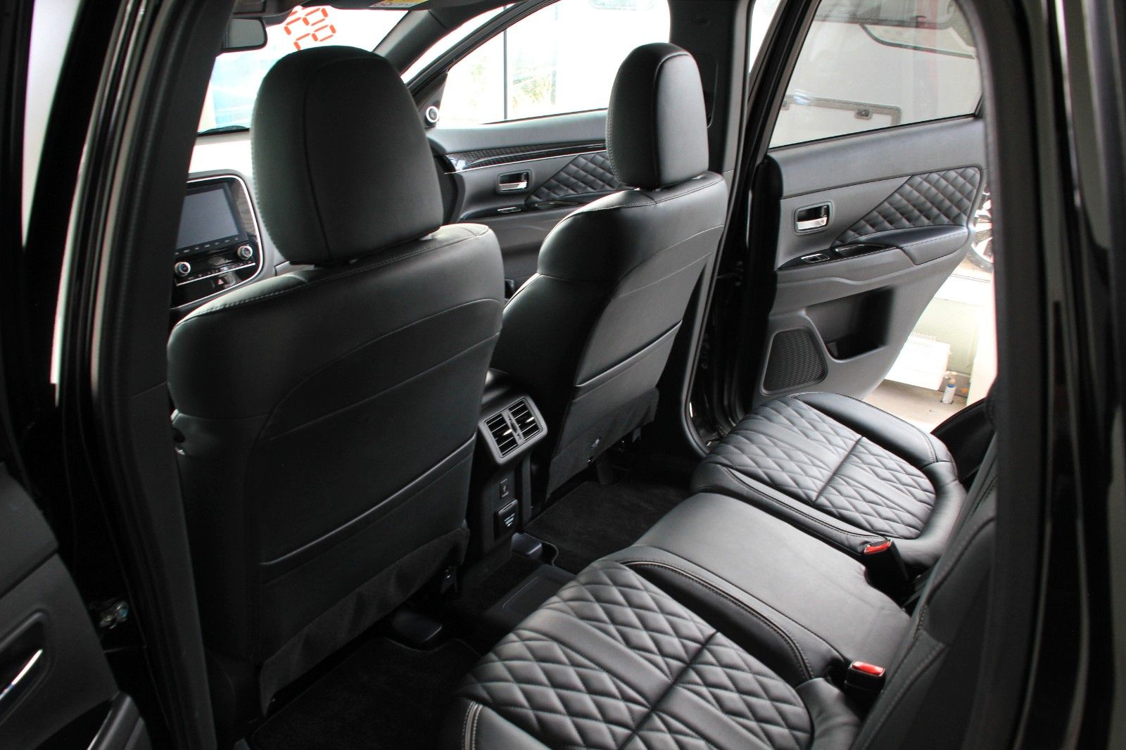 Fahrzeugabbildung Mitsubishi Outlander PHEV Top 4WD