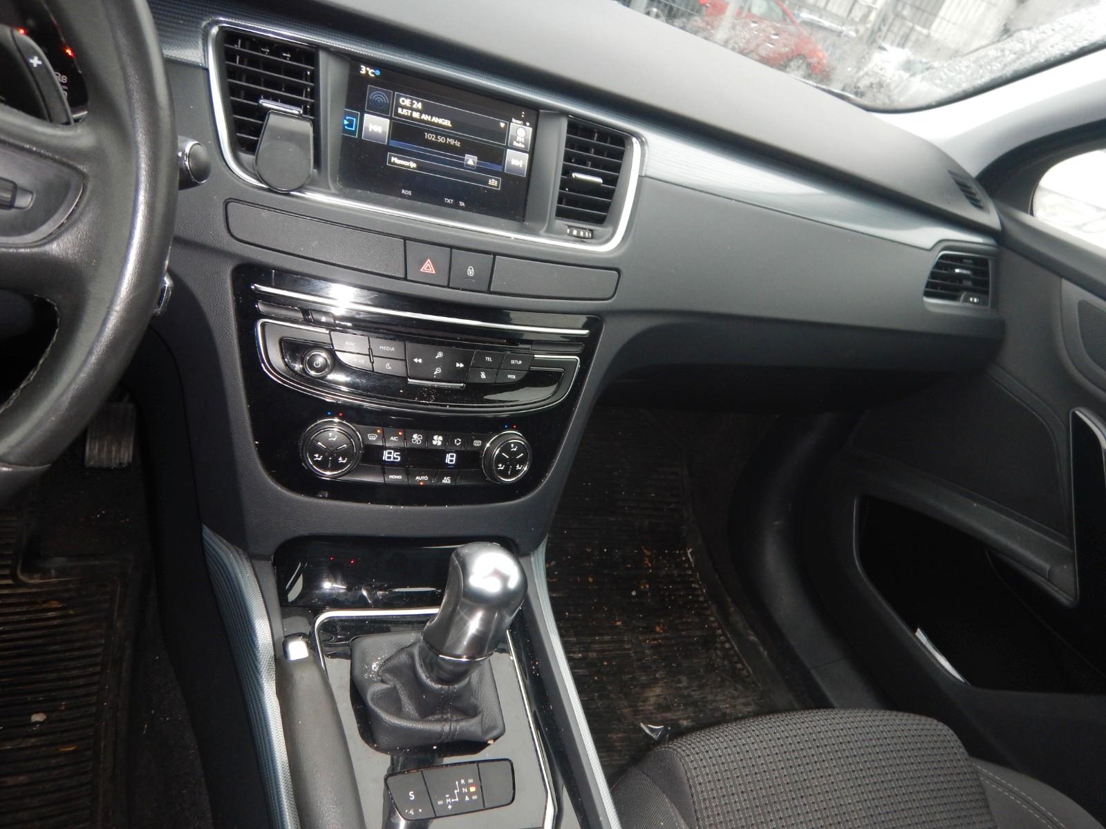 Peugeot 508 2015 — interior