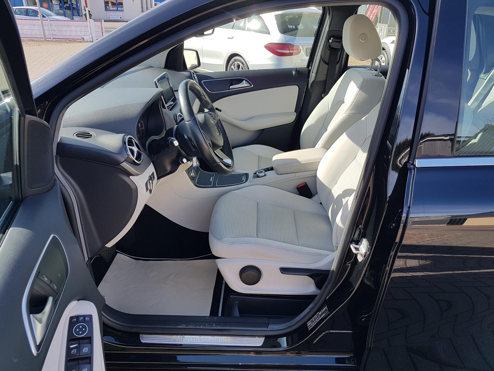 Mercedes-Benz B 180  Style  Automatik  Navi SHZ  LED
