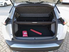 Fahrzeugabbildung Peugeot 2008 GT Pure Tec 130 EAT8, Schiebedach, Navi