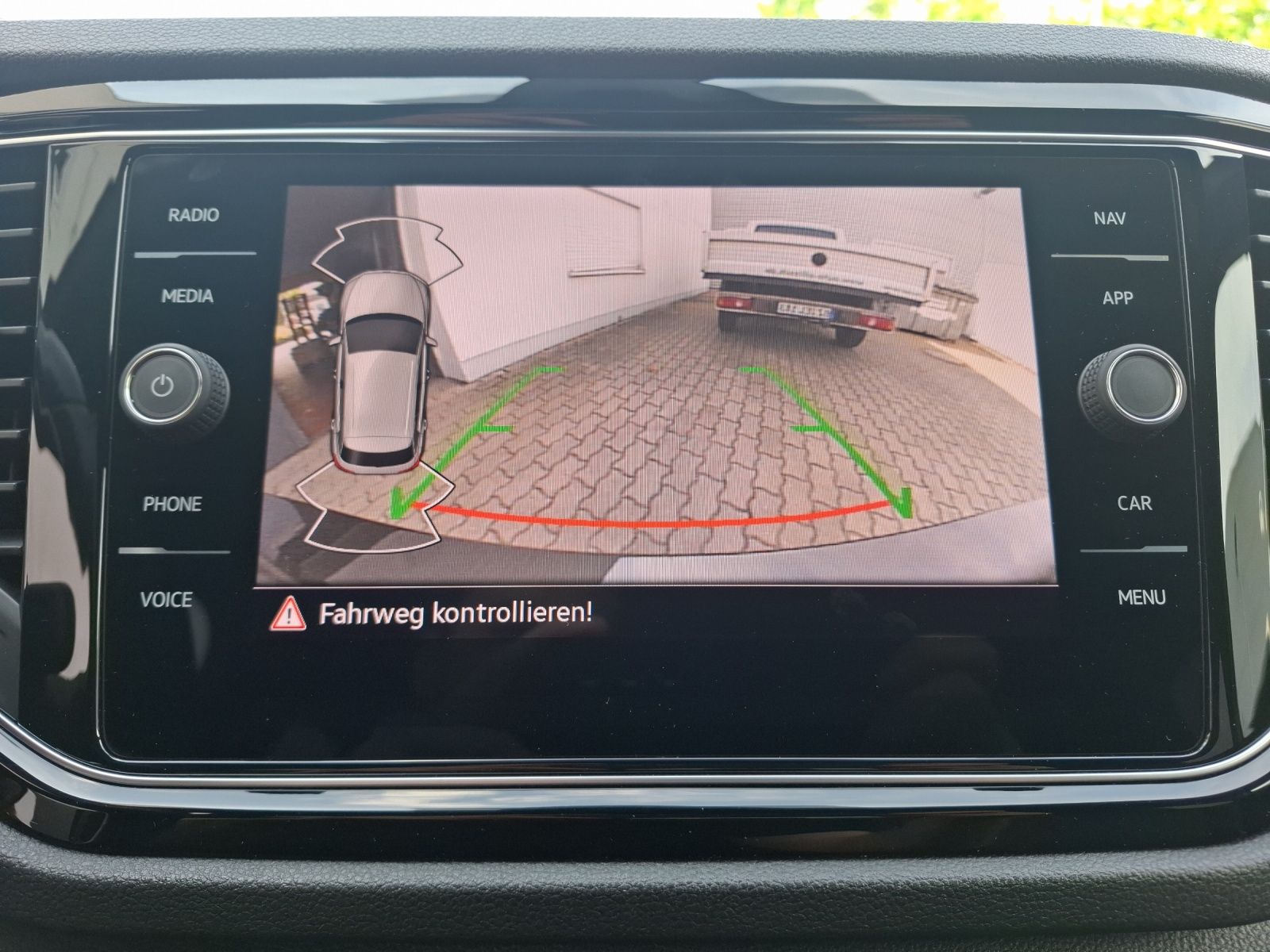 Fahrzeugabbildung Volkswagen T-Roc TSI Sport DSG LED AHK CarPlay ACC RFK SH 1