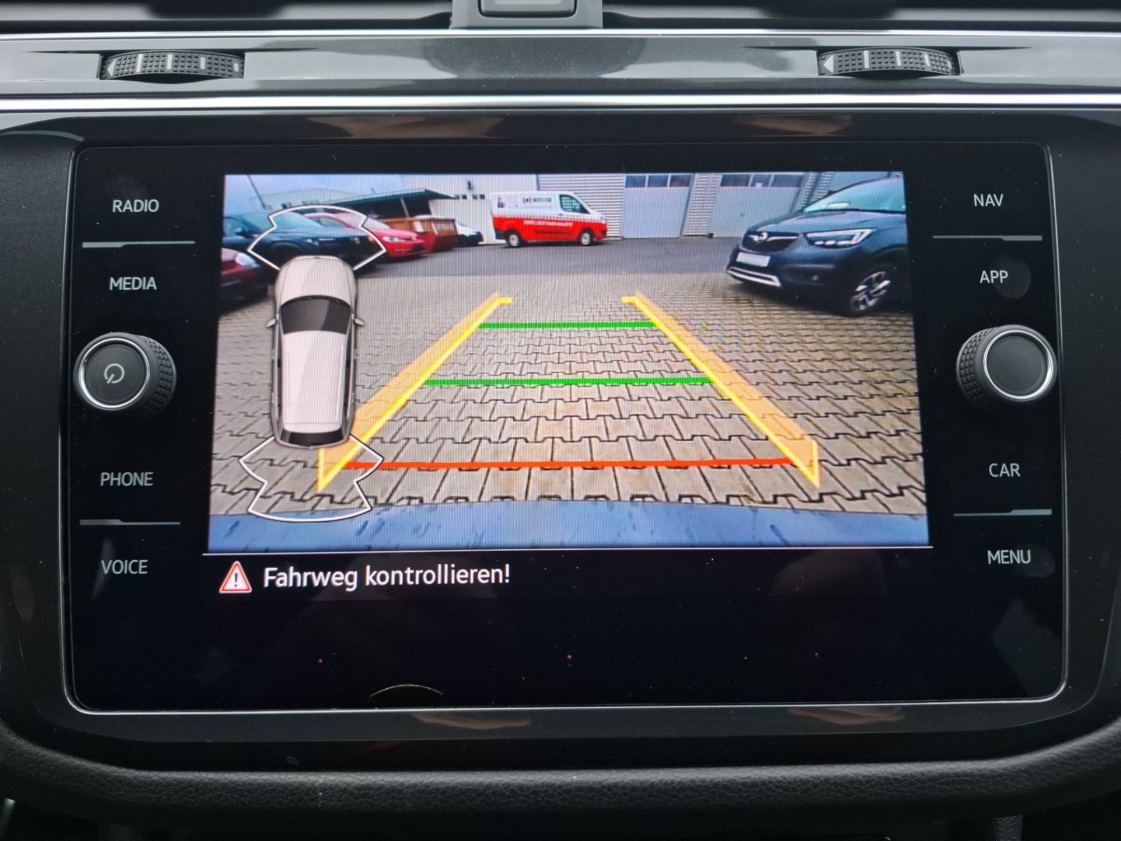 Fahrzeugabbildung Volkswagen Tiguan TSI Active LED Navi ACC RFK SH 18"