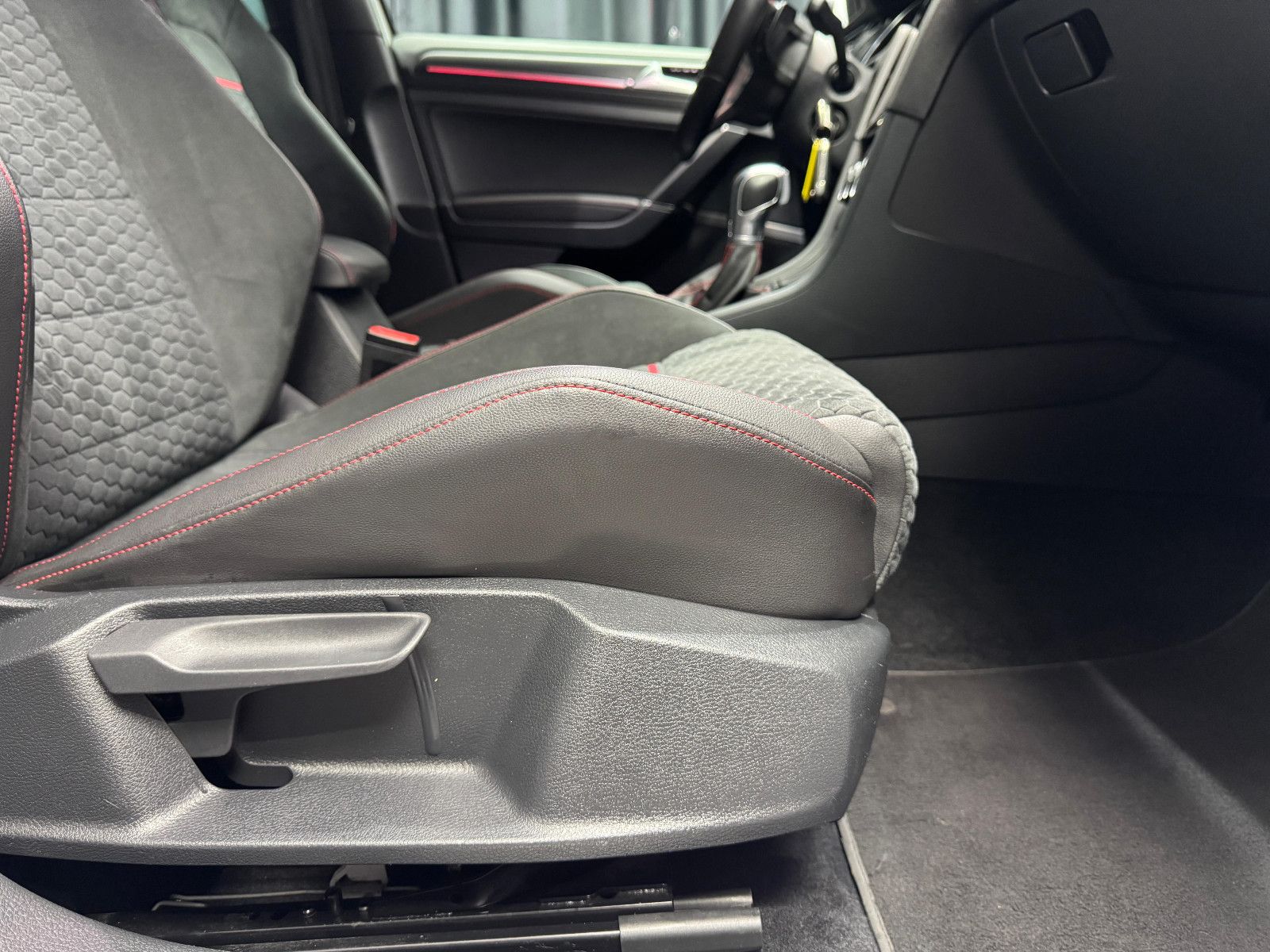 Fahrzeugabbildung Volkswagen Golf VII Lim. GTI BMT/Start-Stopp