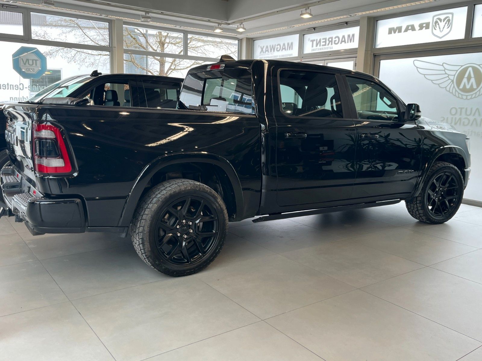 Fahrzeugabbildung Dodge RAM 1500 Laramie Night  Navi*AHK*LPG*Pano