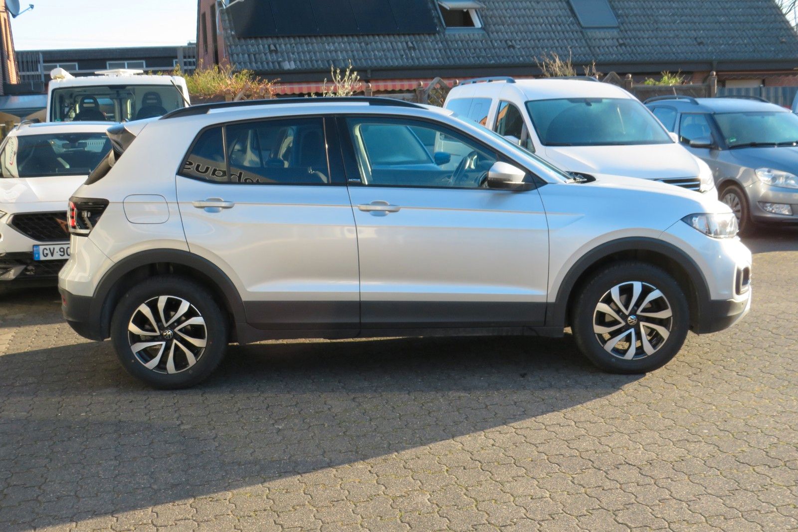 Fahrzeugabbildung Volkswagen T-Cross Active ACC NAVI APP GJ SITZH. PDC 1HD