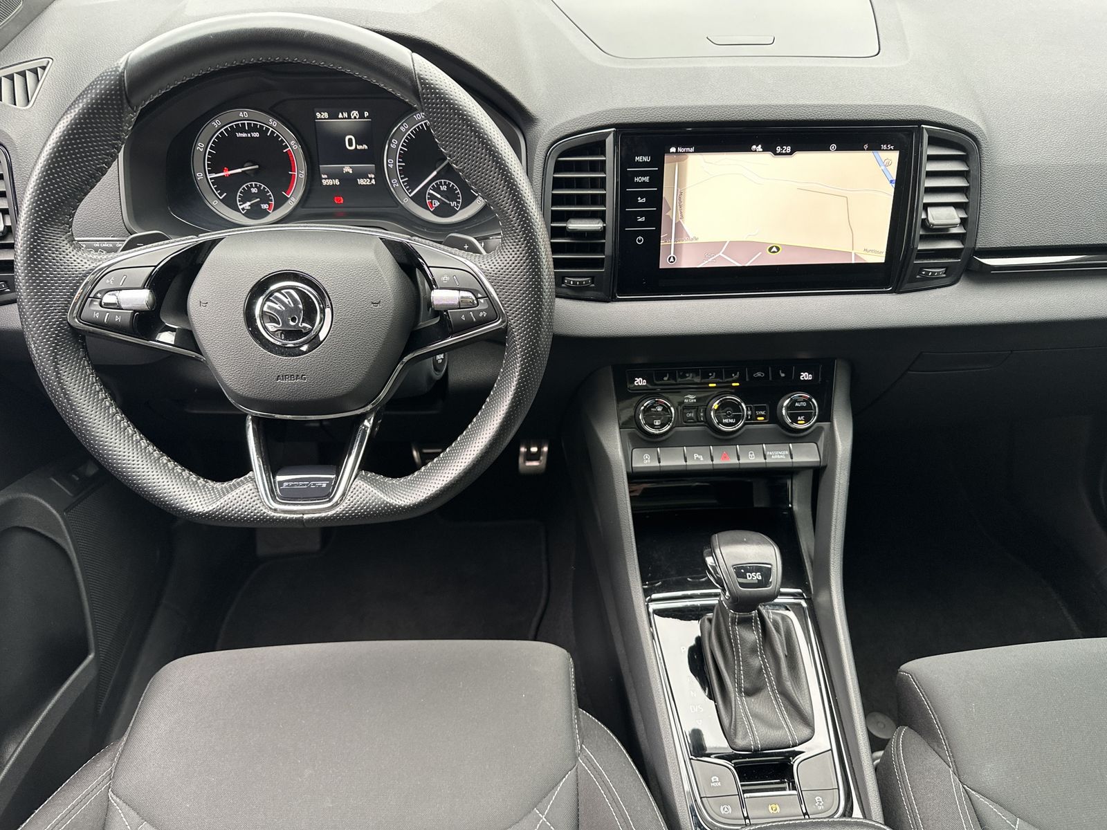 Fahrzeugabbildung SKODA Karoq 1.5 TSI DSG Sportline NAV+MATRIX+AHK+PANO