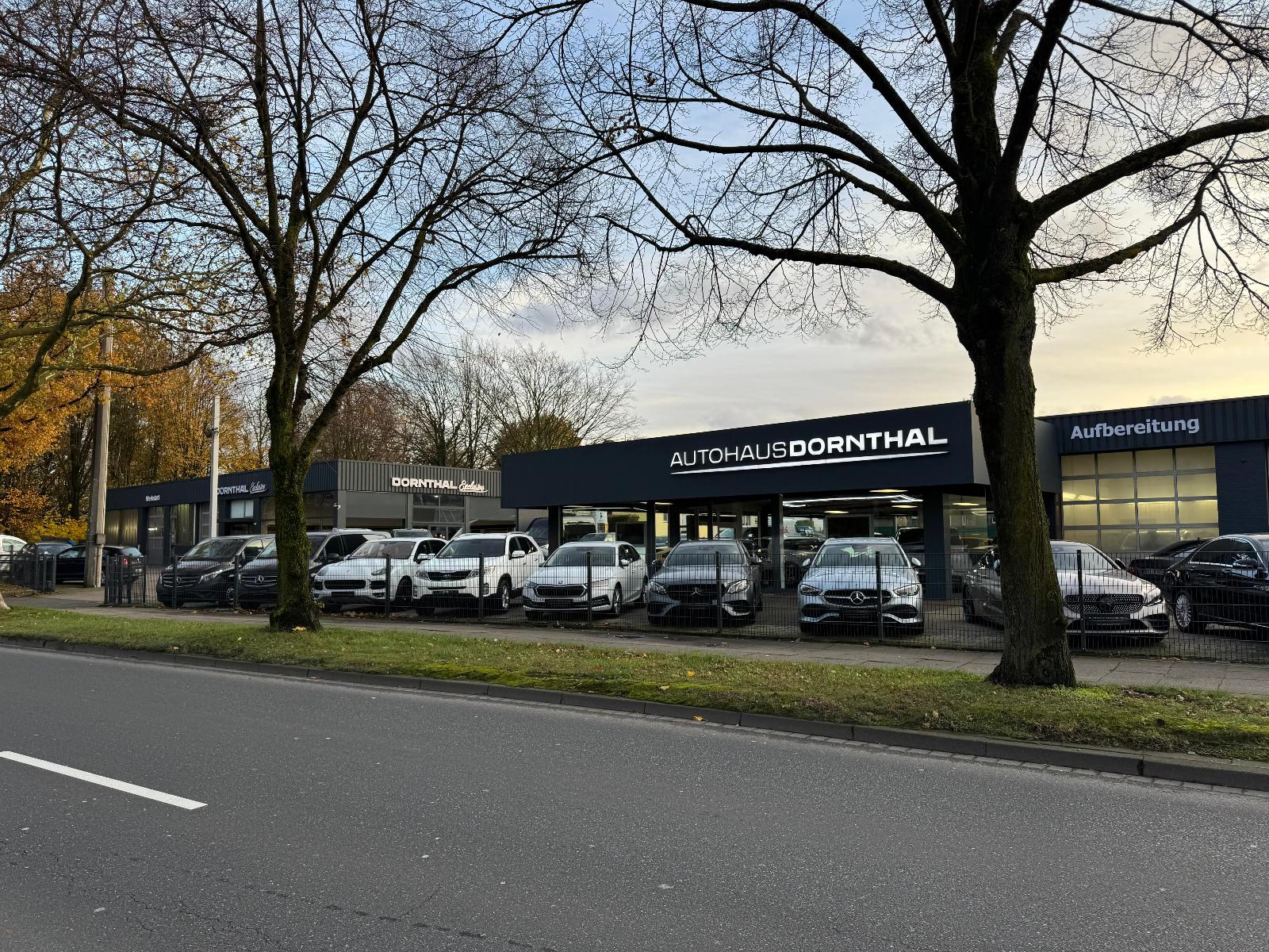 showroom-image-top
