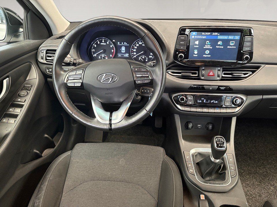 Fahrzeugabbildung Hyundai i30 1.5T 160PS 48V Edition 30