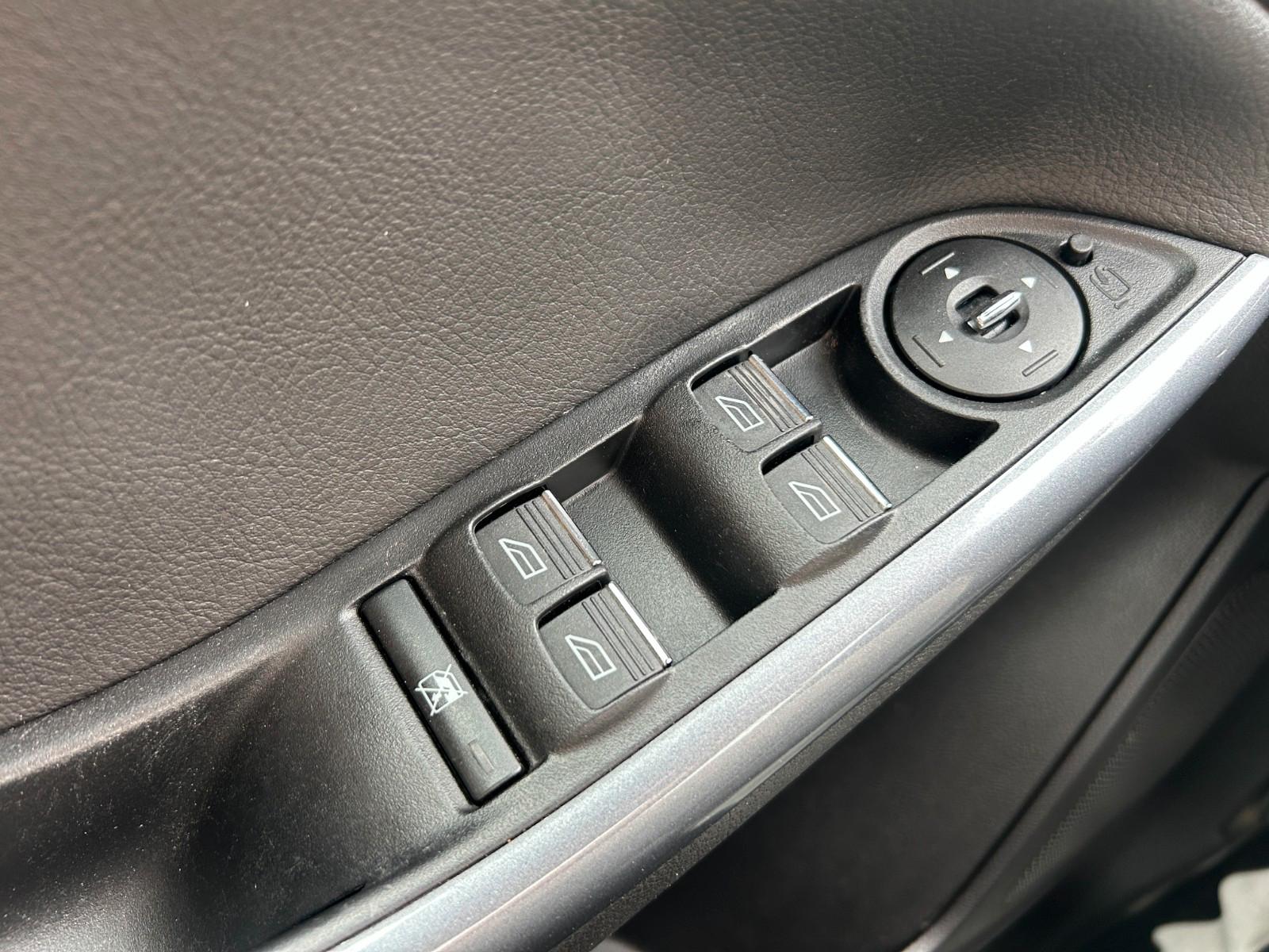 Ford Focus 2013 — photo 32