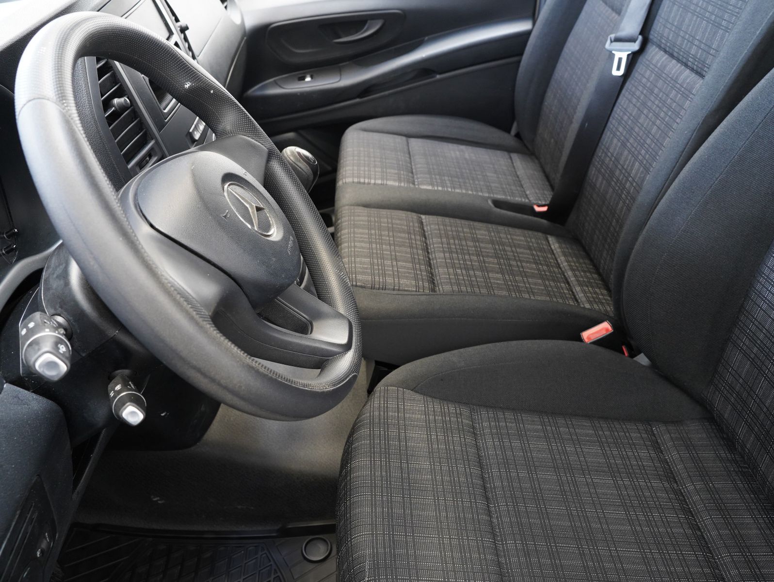 Fahrzeugabbildung Mercedes-Benz Vito Mixto 114 CDI RWD lang 6-SITZER/AHK