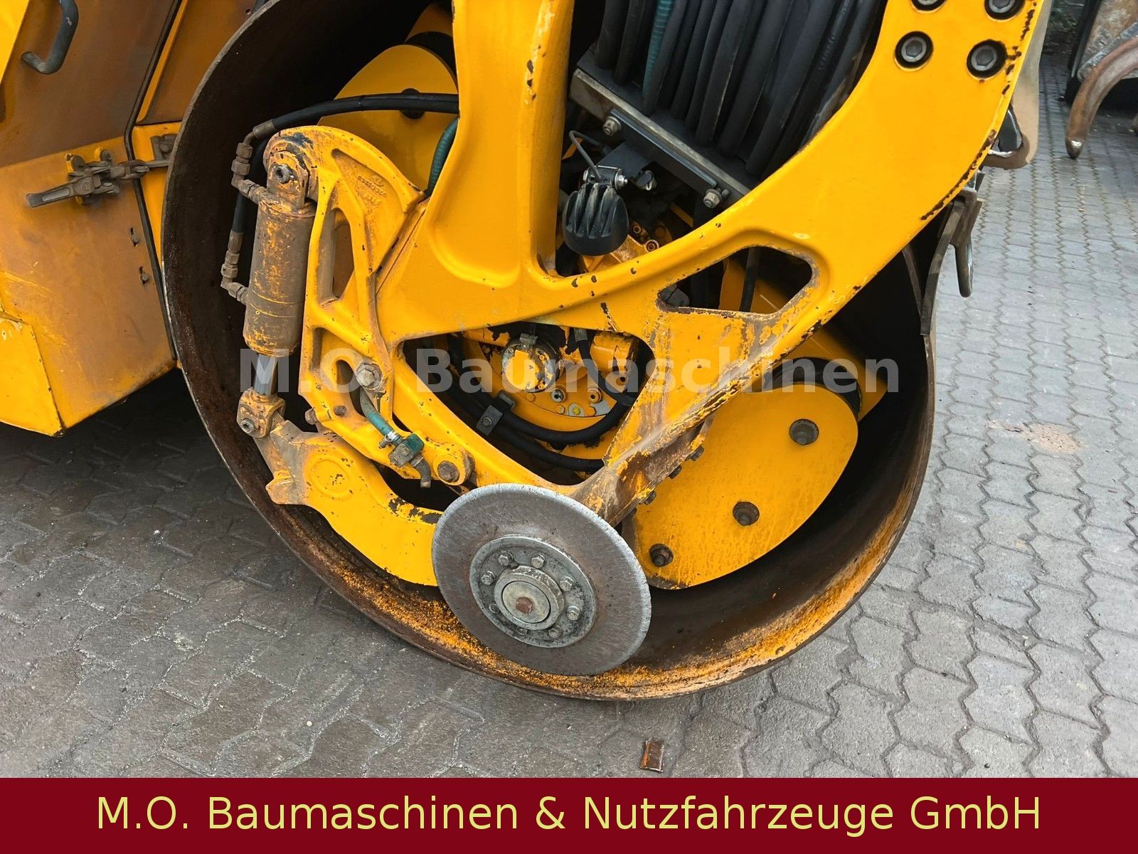 Fahrzeugabbildung BOMAG BW 174 AP - AM / Tademwalze