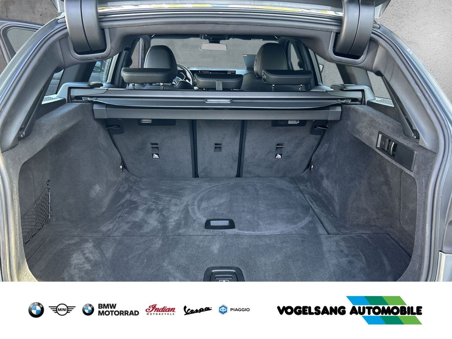 Fahrzeugabbildung BMW 318 iTouring,M Sport,HeadUp,Rückfahrk.,DrivingAs