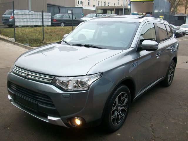 Mitsubishi Outlander PHEV 4WD*Aut*Leder*Navi*S-Dach*R-Cam*