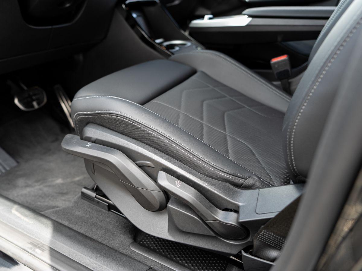 BMW X1 sDrive20i M-Sport AHK PANO ACC KoZg AdLED LRH
