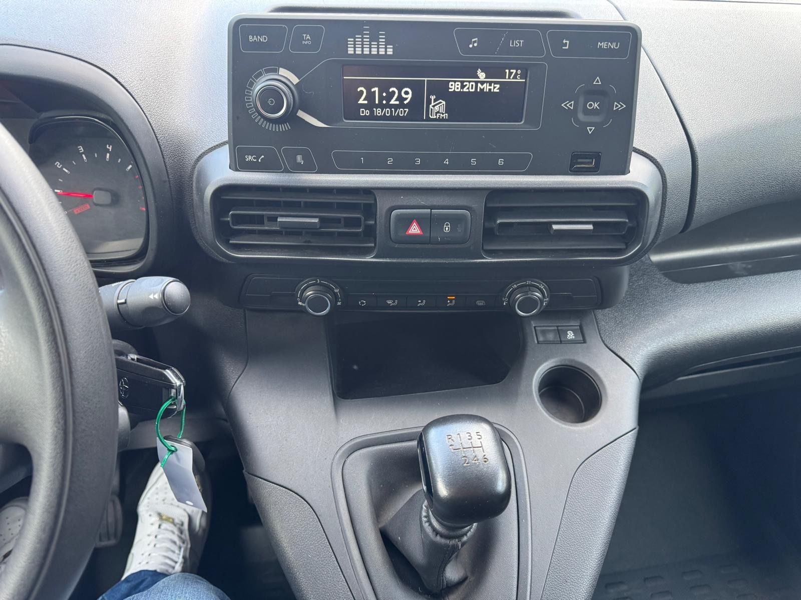 Fahrzeugabbildung Toyota Proace City 1,2-l-Turbo 81kW L1 LKW