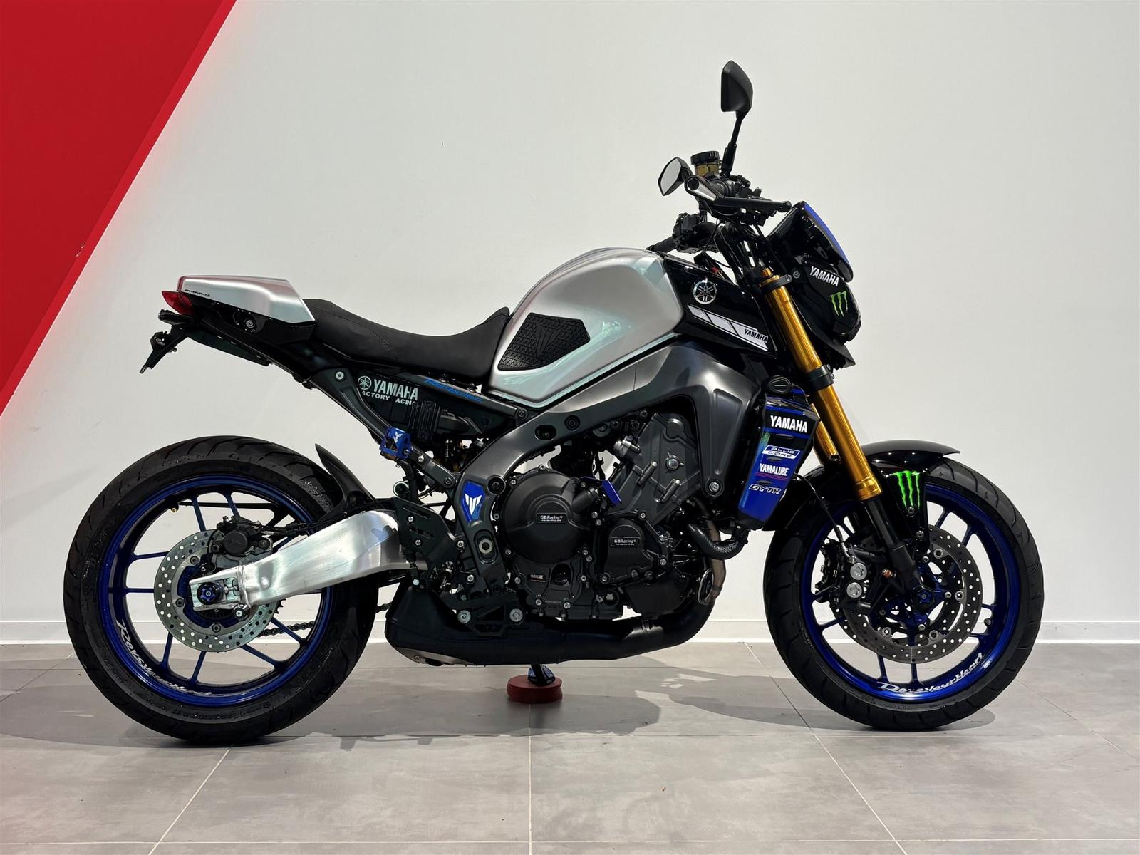 Yamaha MT-09 SP Factory Racing Optik!!! 1.Hand