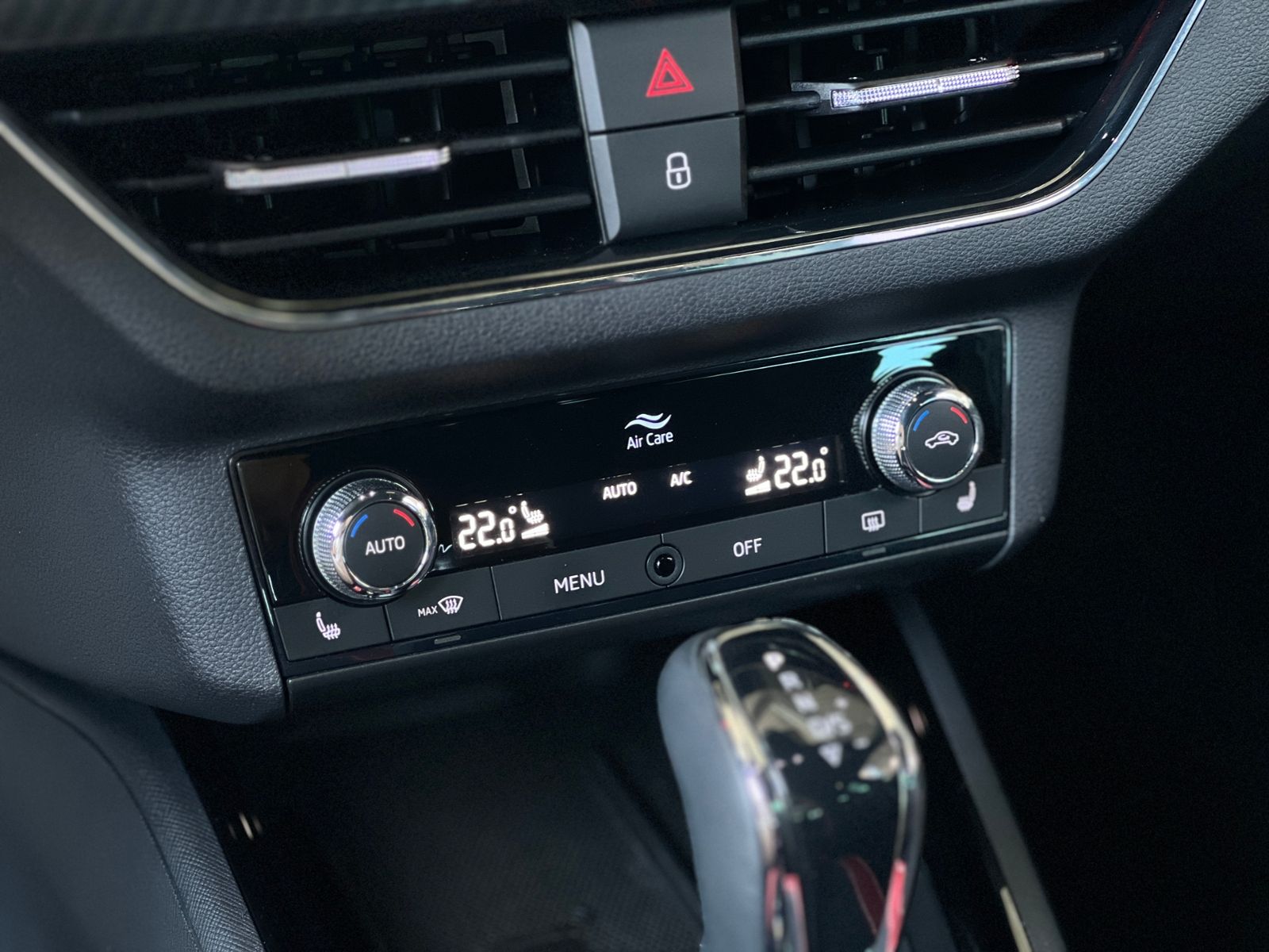 Fahrzeugabbildung SKODA KAMIQ Monte Carlo PANO LED NAV SHZ ALU
