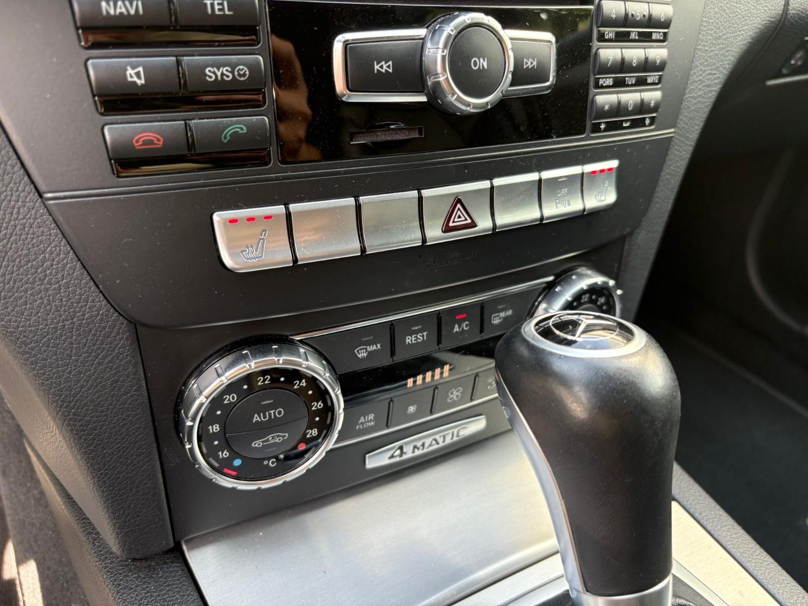 Mercedes-Benz C300 2012 — photo 10
