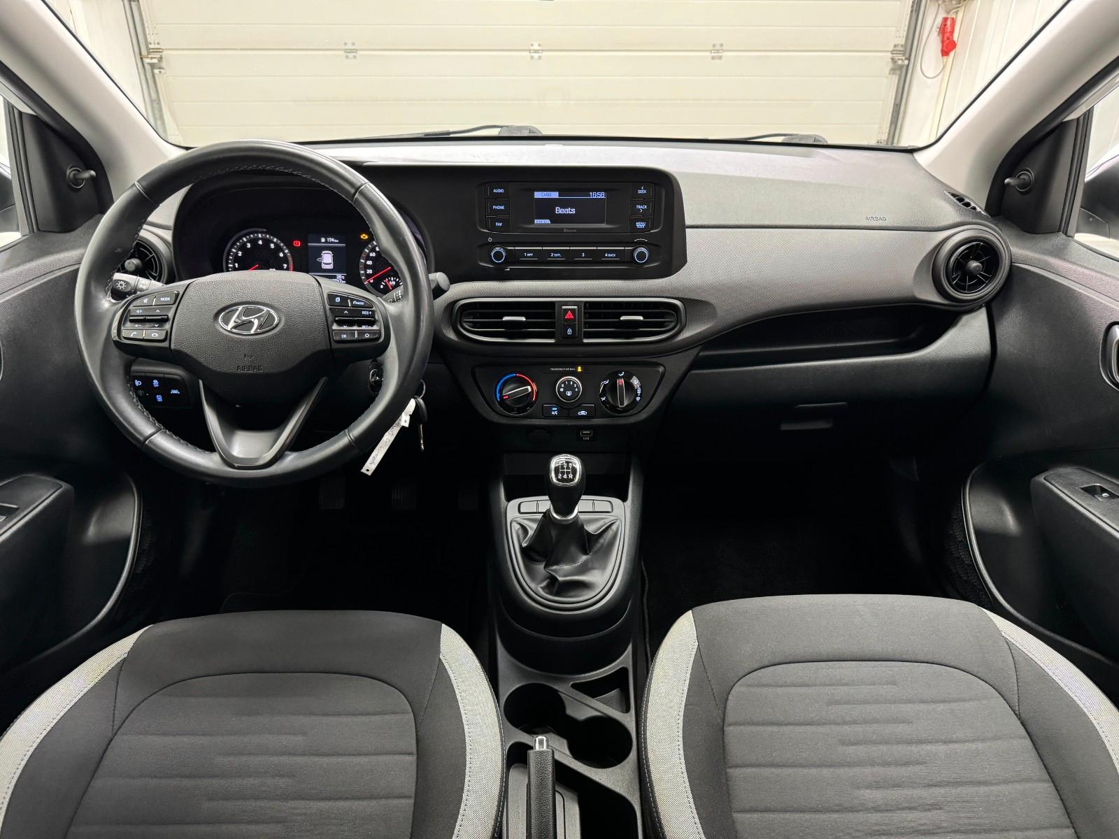 Hyundai i10 1.0 5-türig Select 8x bereift