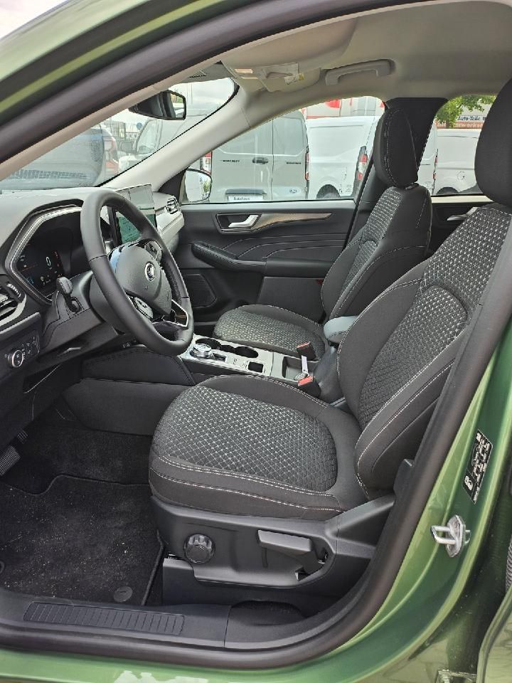 Fahrzeugabbildung Ford Kuga Hybrid Titanium