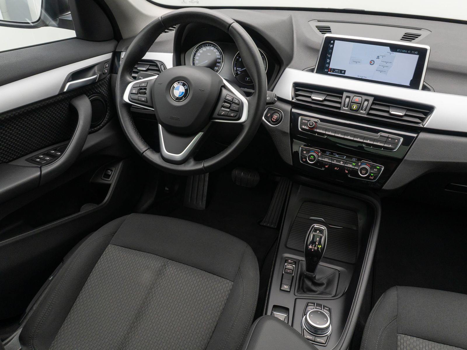 Fahrzeugabbildung BMW X1 xD18d Navi DAB Lordos GeschwindigReg Panorama