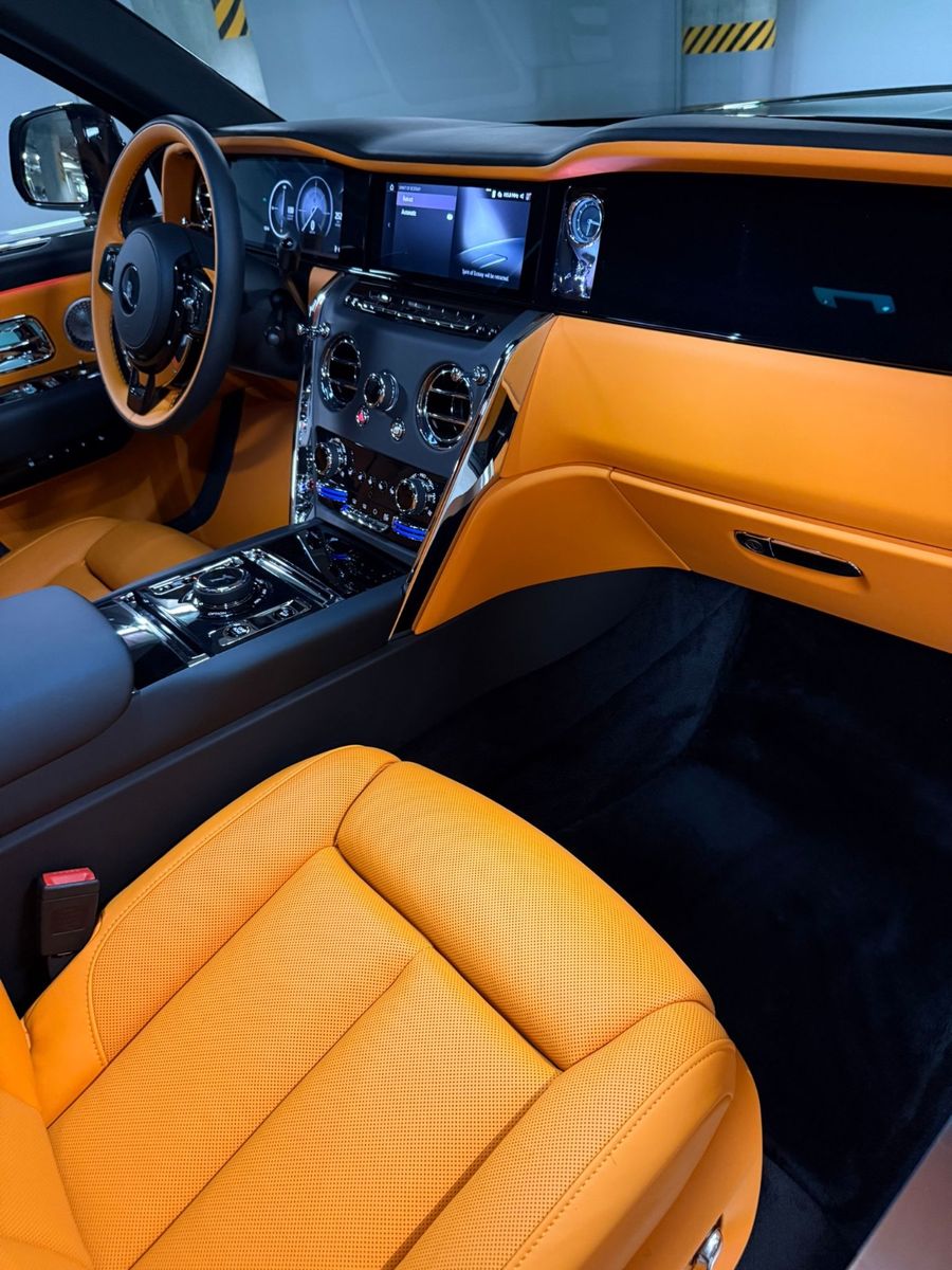 Fahrzeugabbildung Rolls-Royce Cullinan BLACK BADGE OPTIK/THEATER/BESPOKE AUDIO