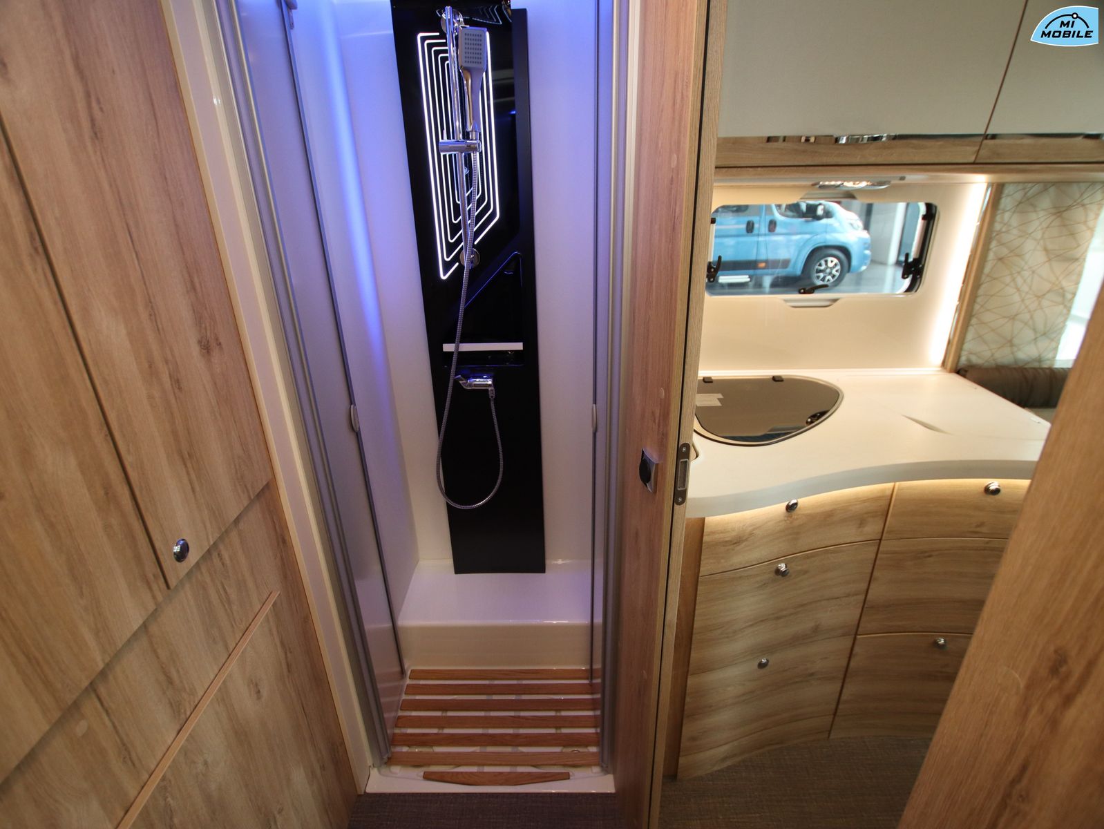 Fahrzeugabbildung Eura Mobil Integra Line 695 LF *SCHAUSONNTAG 11-16 Uhr*