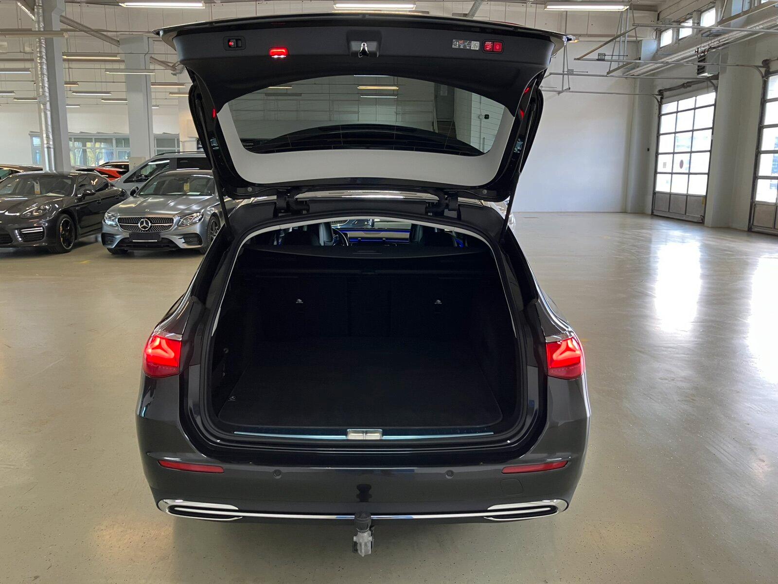 Mercedes-Benz E 220 d 4M T EXCLUSIVE Premium AHK DigiLight