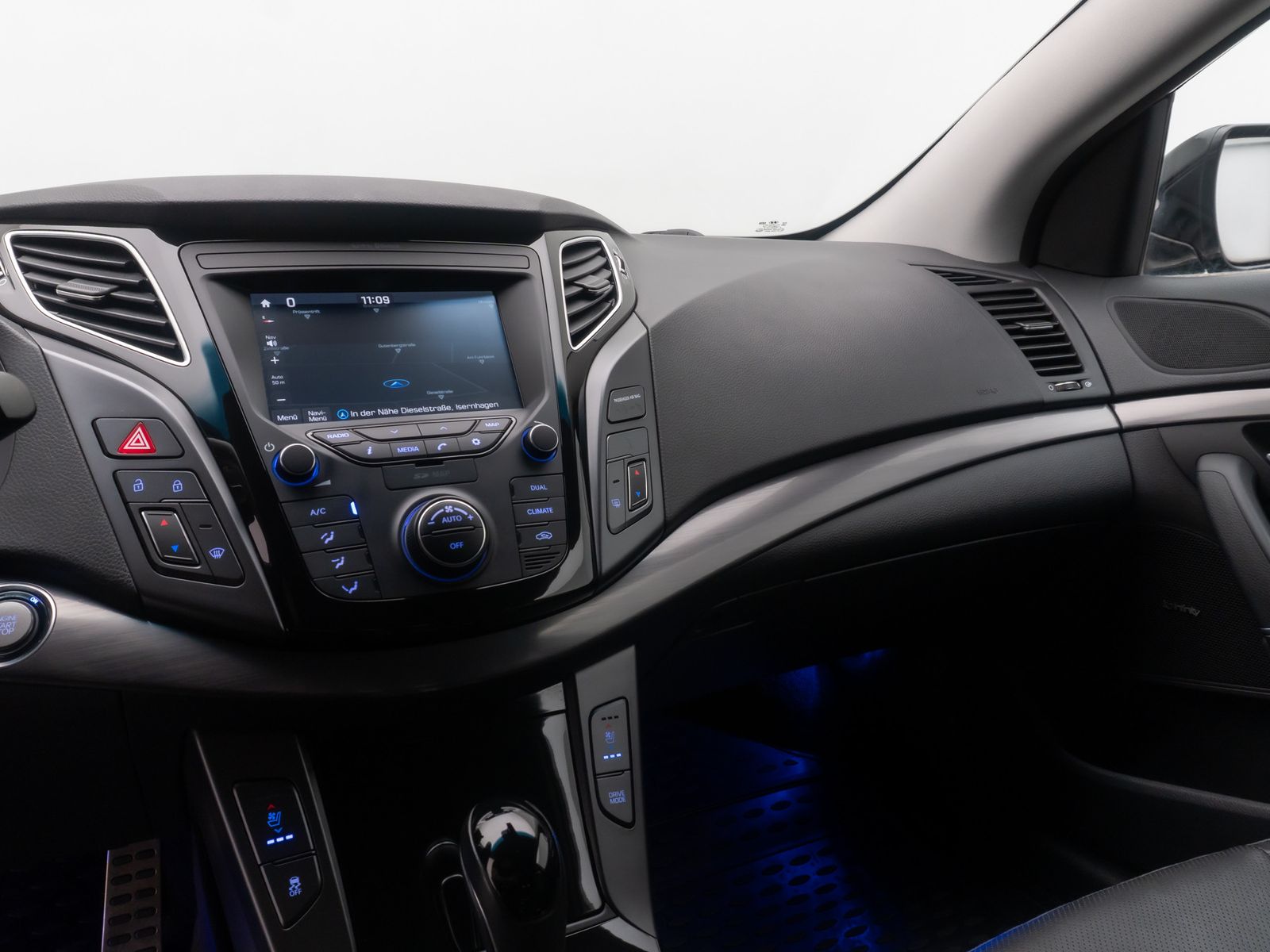 Fahrzeugabbildung Hyundai i40 Premium Kamera DAB Memory InfinitySound 18"