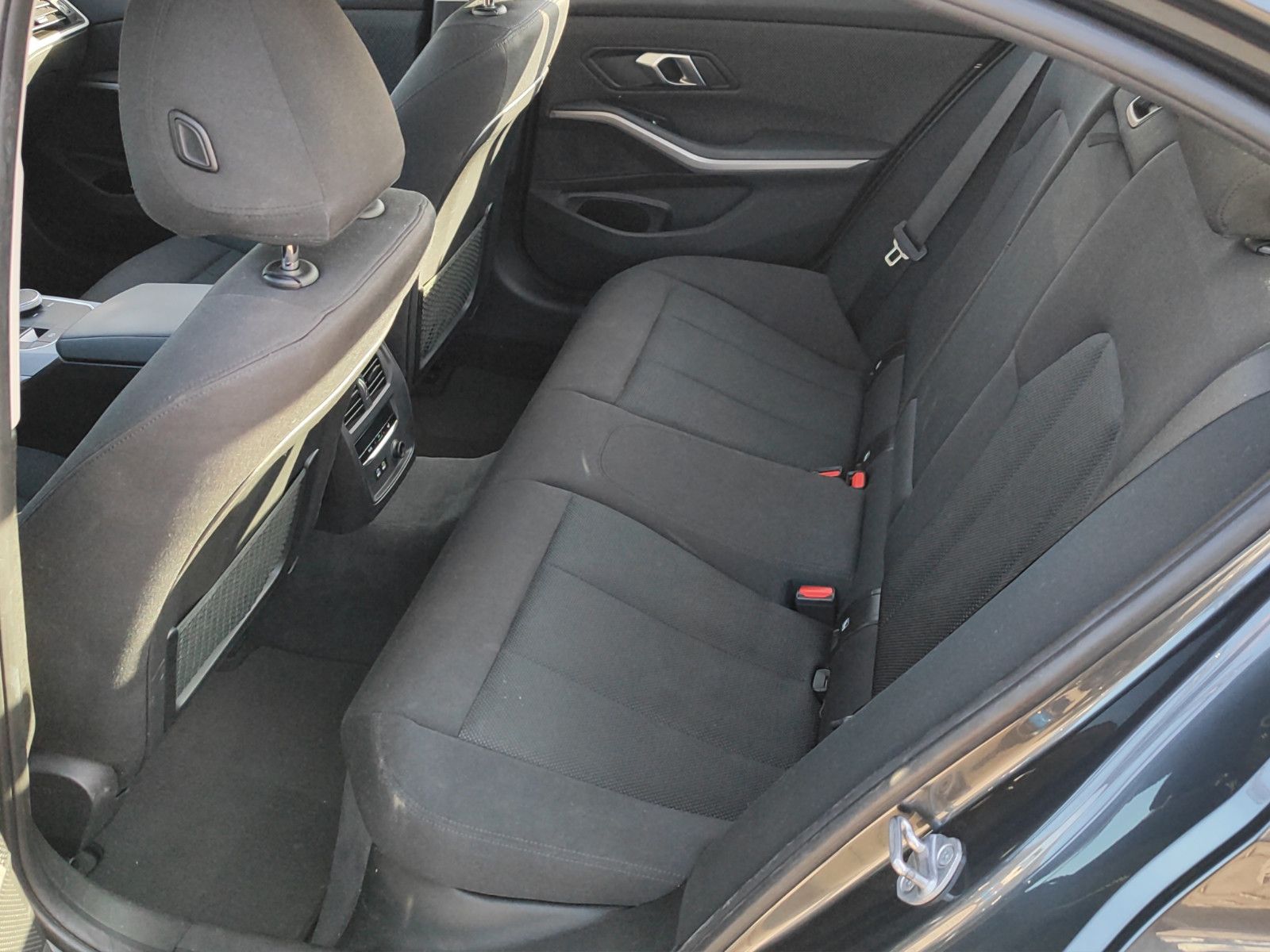 Fahrzeugabbildung BMW 330 e Advantage*LED*Apple CarPlay*SitzHZ*Temp*