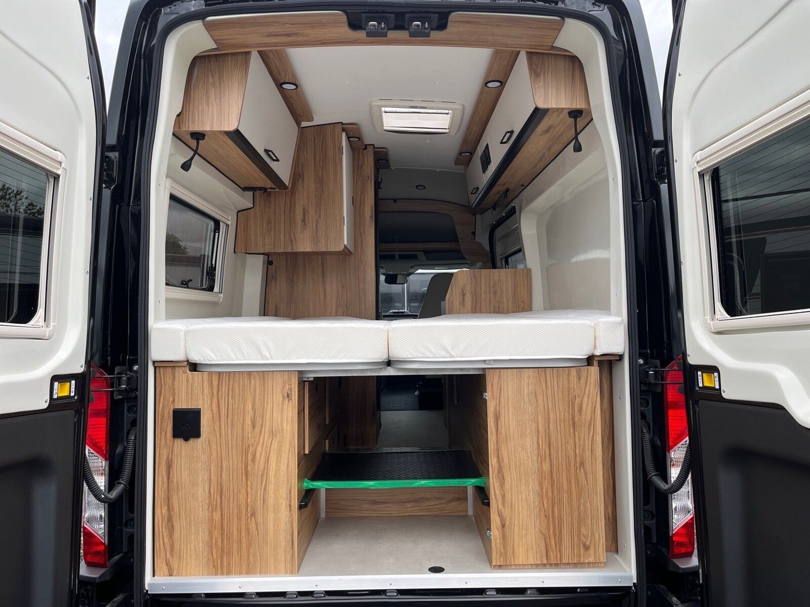 Fahrzeugabbildung Karmann Dexter 4x4 DE 570 AW Klima, RFK, El. Trittstufe