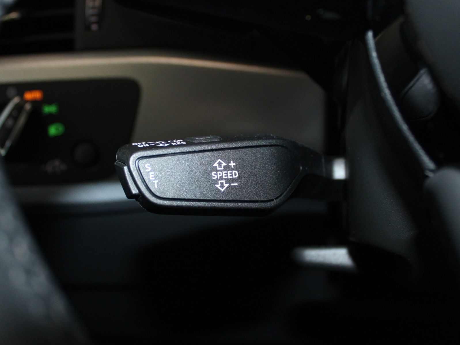 Fahrzeugabbildung Audi A4 2.0 TDI S tronic sport Avant NAVI XENON uvm.