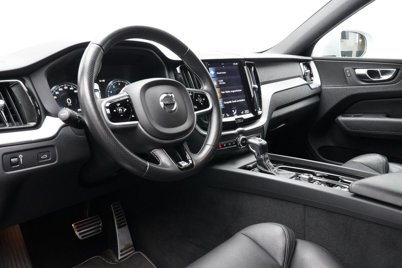 Volvo XC60 2.0 R-Design SHZ CarPlay Keyless PDC GRA