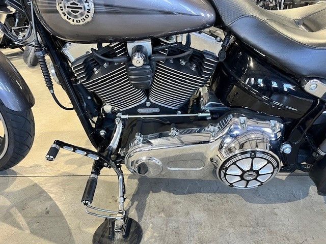 Fahrzeugabbildung Harley-Davidson FXSB Breakout Twin Cam