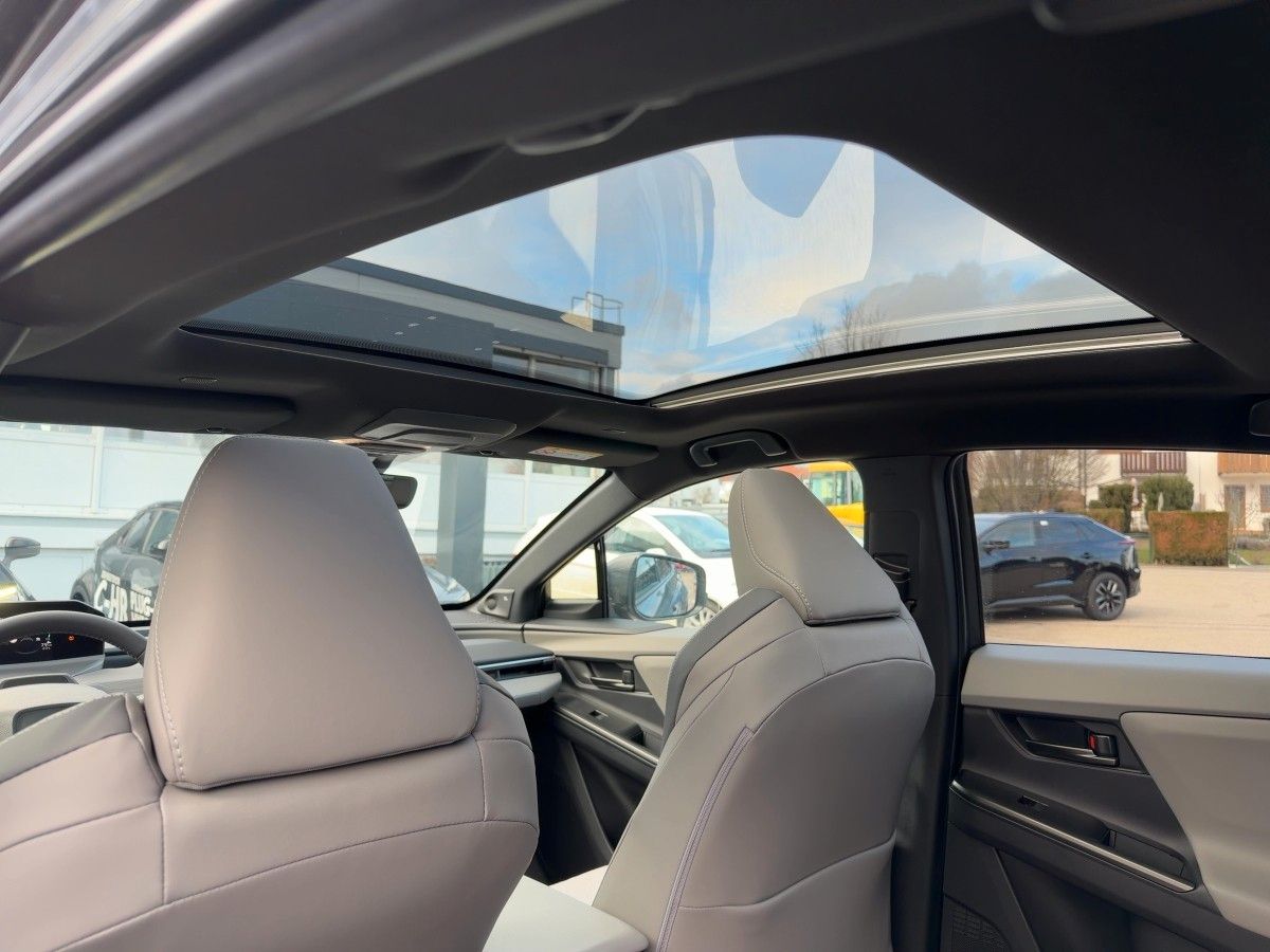 Fahrzeugabbildung Toyota C-HR+ 4x4 Lounge *Sky+Soundpaket *ACC *LED *SHZ*