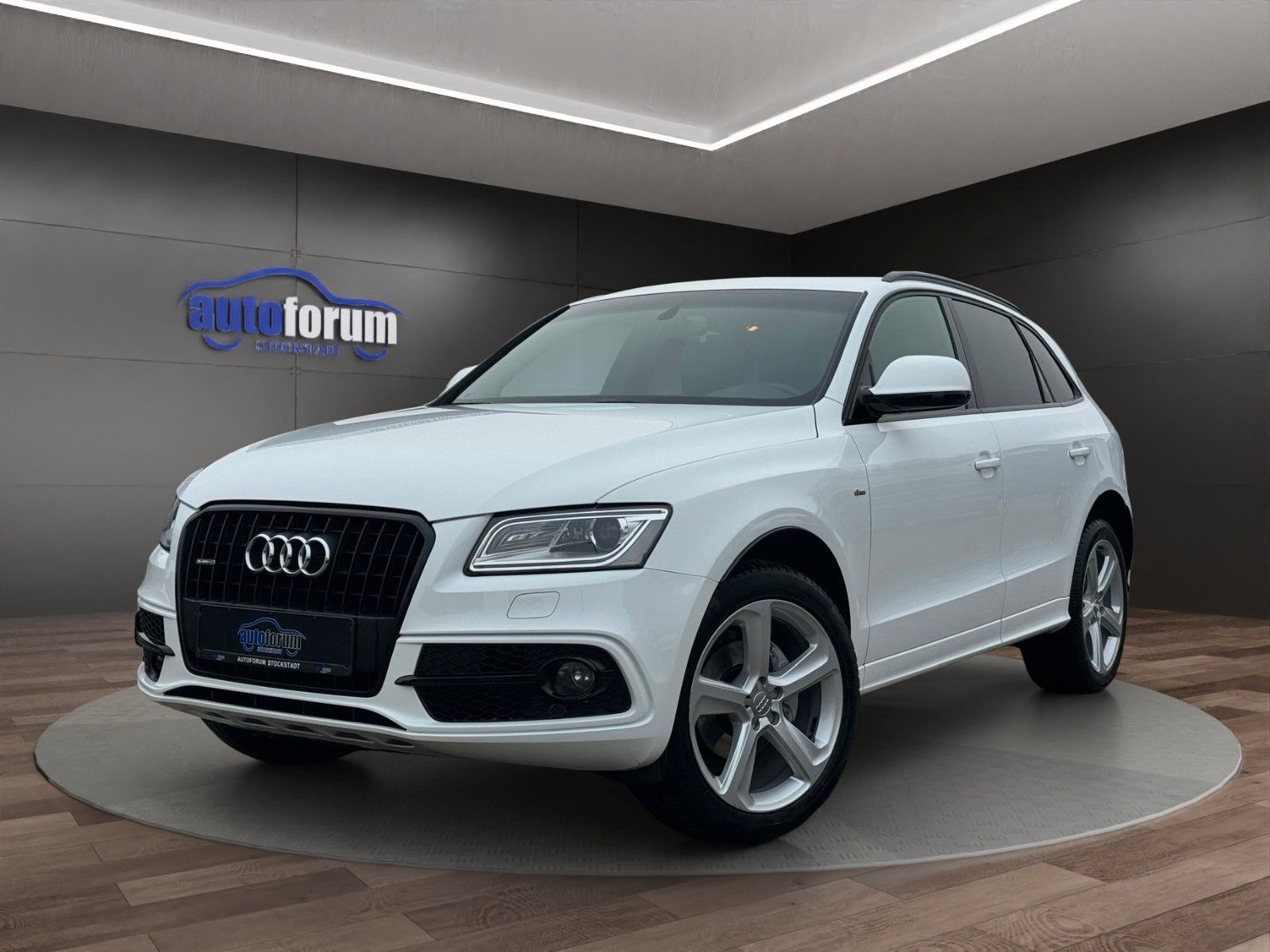 AUDI Q5 2.0 TDI quattro S-LINE°1.HAND°ACC°PANO°KAMERA