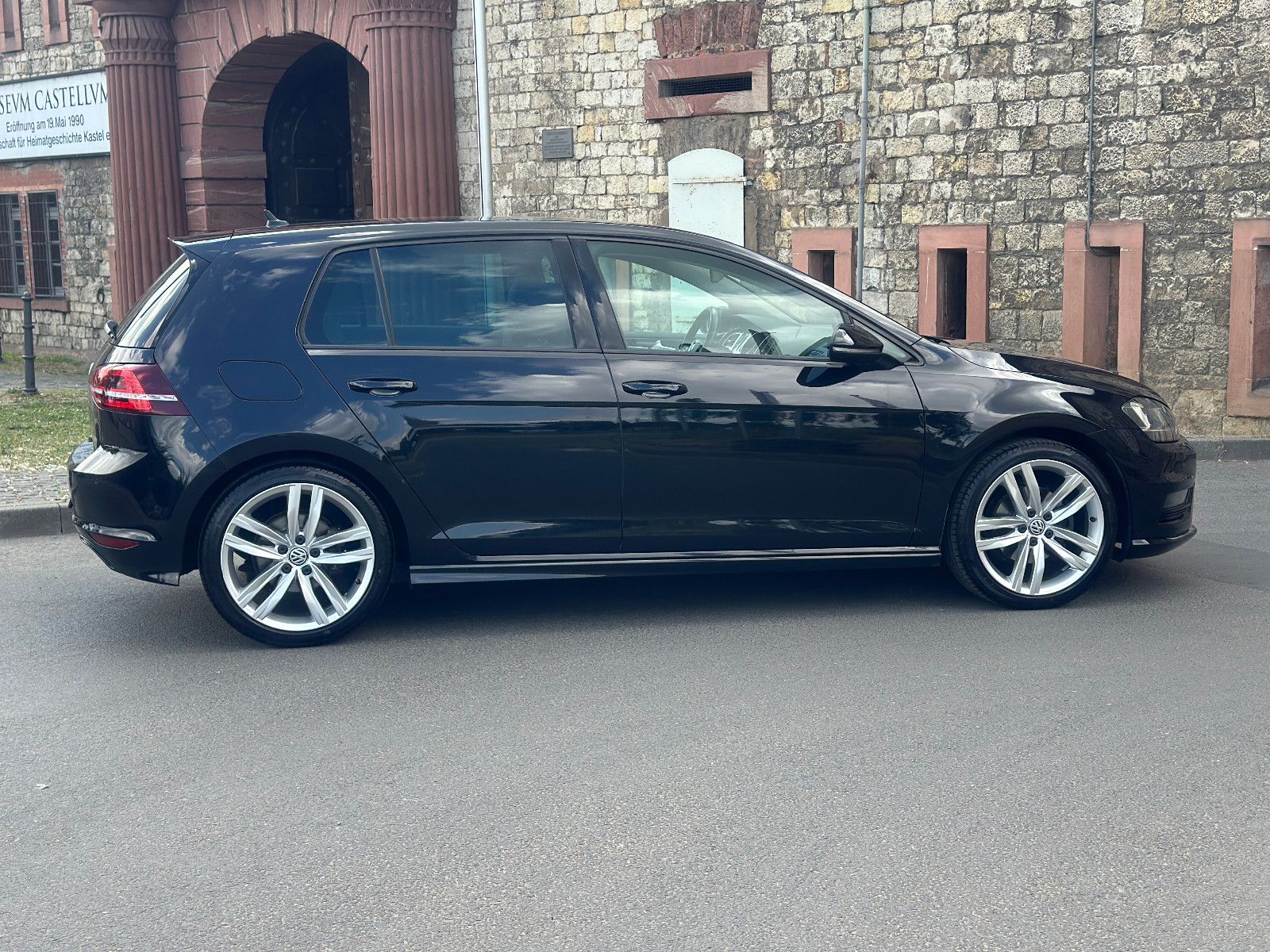 Fahrzeugabbildung Volkswagen GOLF VII R LINE+HIGHLINE BMT