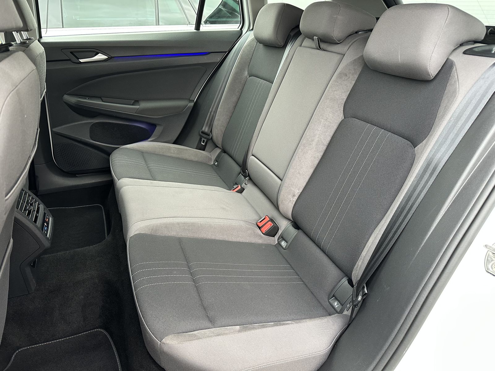 Fahrzeugabbildung Volkswagen Golf Alltrack 2.0 TDI 4Motion DSG NAV+LED+AHK+VC