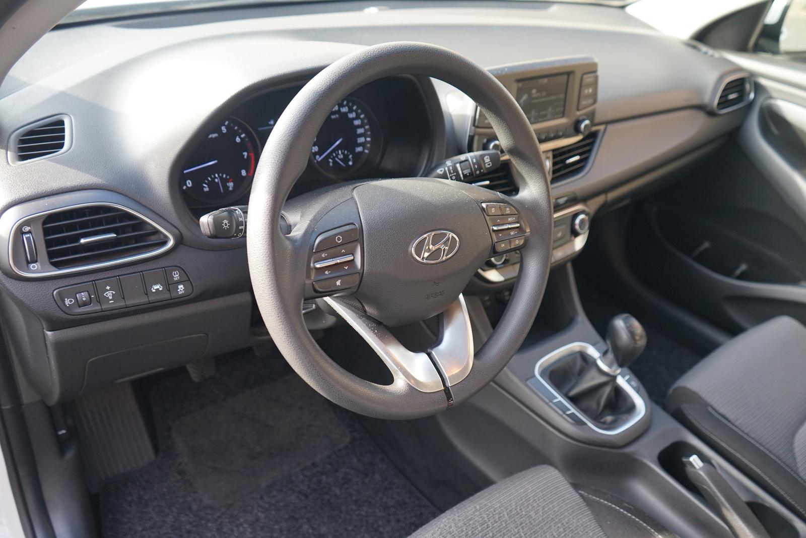Hyundai i30 1.4 Pure Tempomat PDC Klima Tagfahrlicht USB