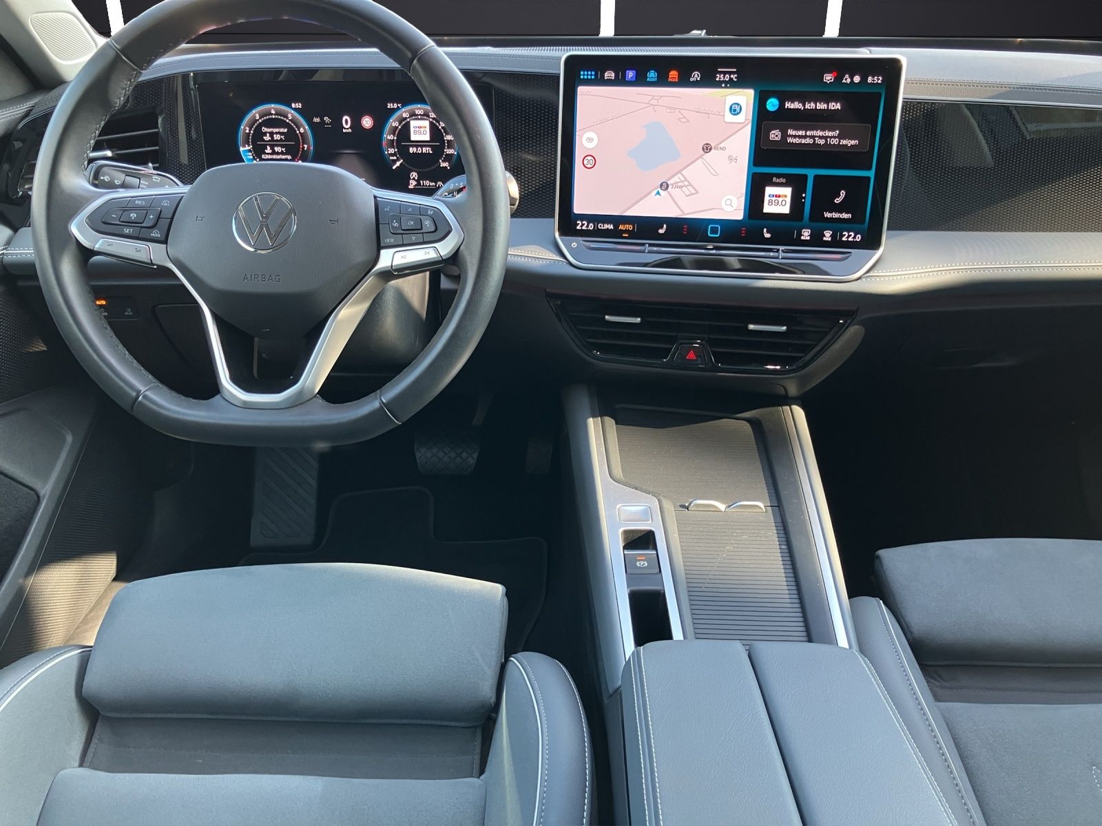 Fahrzeugabbildung Volkswagen Passat Variant eTSI Business DSG LED Navi ACC DC