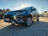 Mitsubishi Outlander 2.4 MIVEC PLUG-IN HYBRID 4WD Plus ... - Mitsubishi Outlander Plus mit Hybrid-Antrieb (Benzin/Elektro)