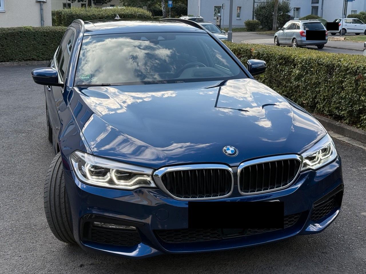 BMW 530d xDrive Touring M PAKET PANO CARPLAY HUD