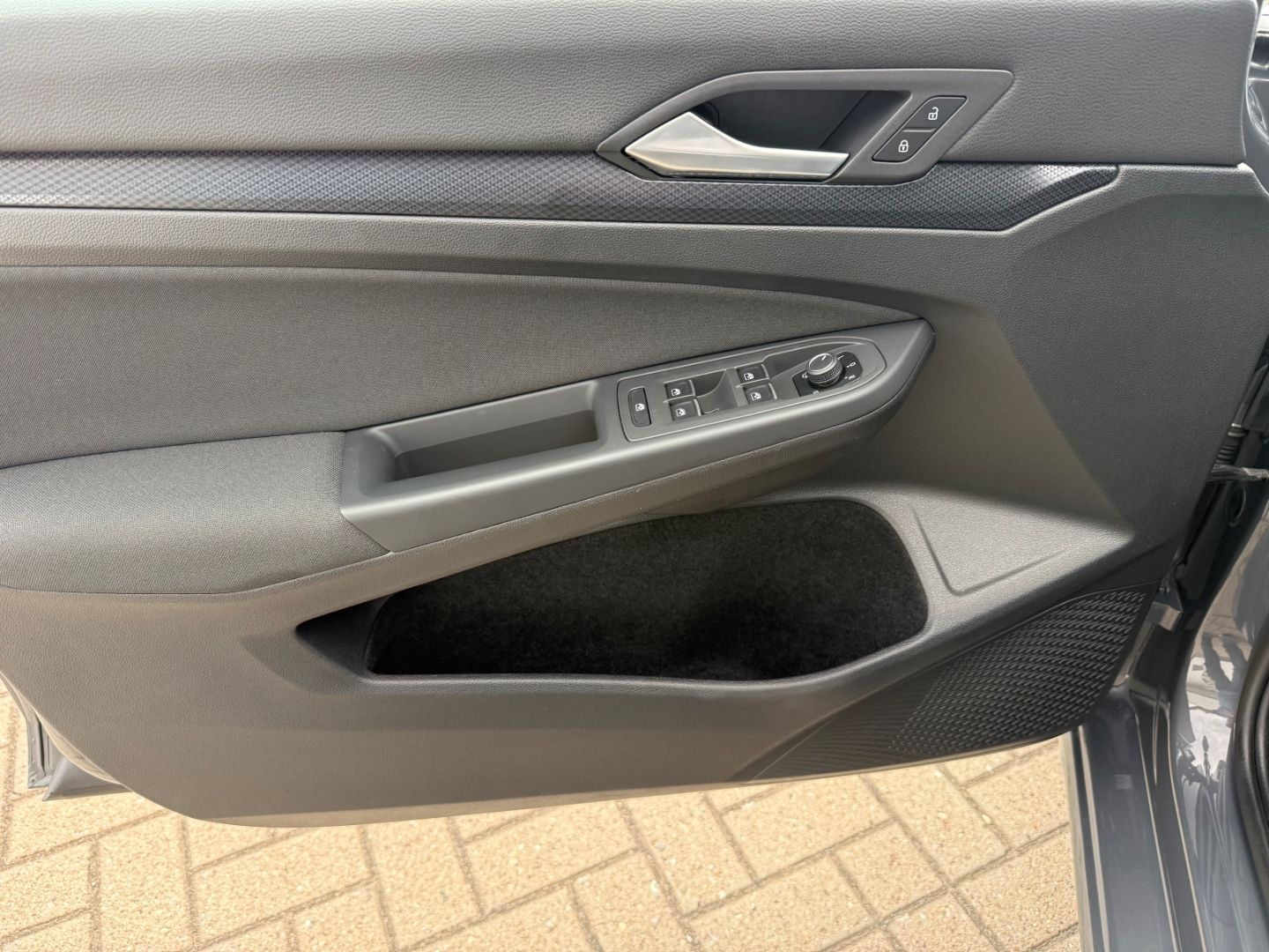 Fahrzeugabbildung Volkswagen Golf VIII United 1,5 TSI Navi Digi Cockpit LED A