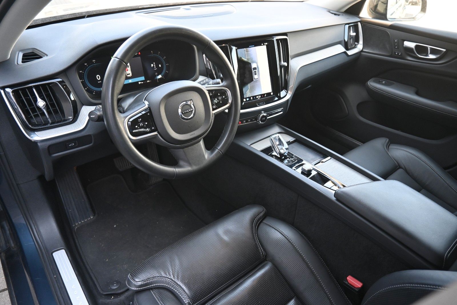 Fahrzeugabbildung Volvo V60 B4  Diesel Plus Dark *H&K*LED*360*LED*FSHZG
