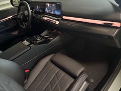 Fahrzeugabbildung BMW 520i Touring M Sport --DrivingProf/Autobahn/20LM