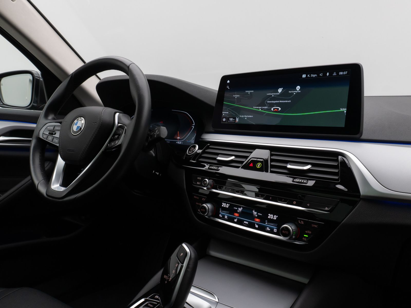 Fahrzeugabbildung BMW 520d Panorama Kamera HUD DAB 4Klima Alarm 19Zoll