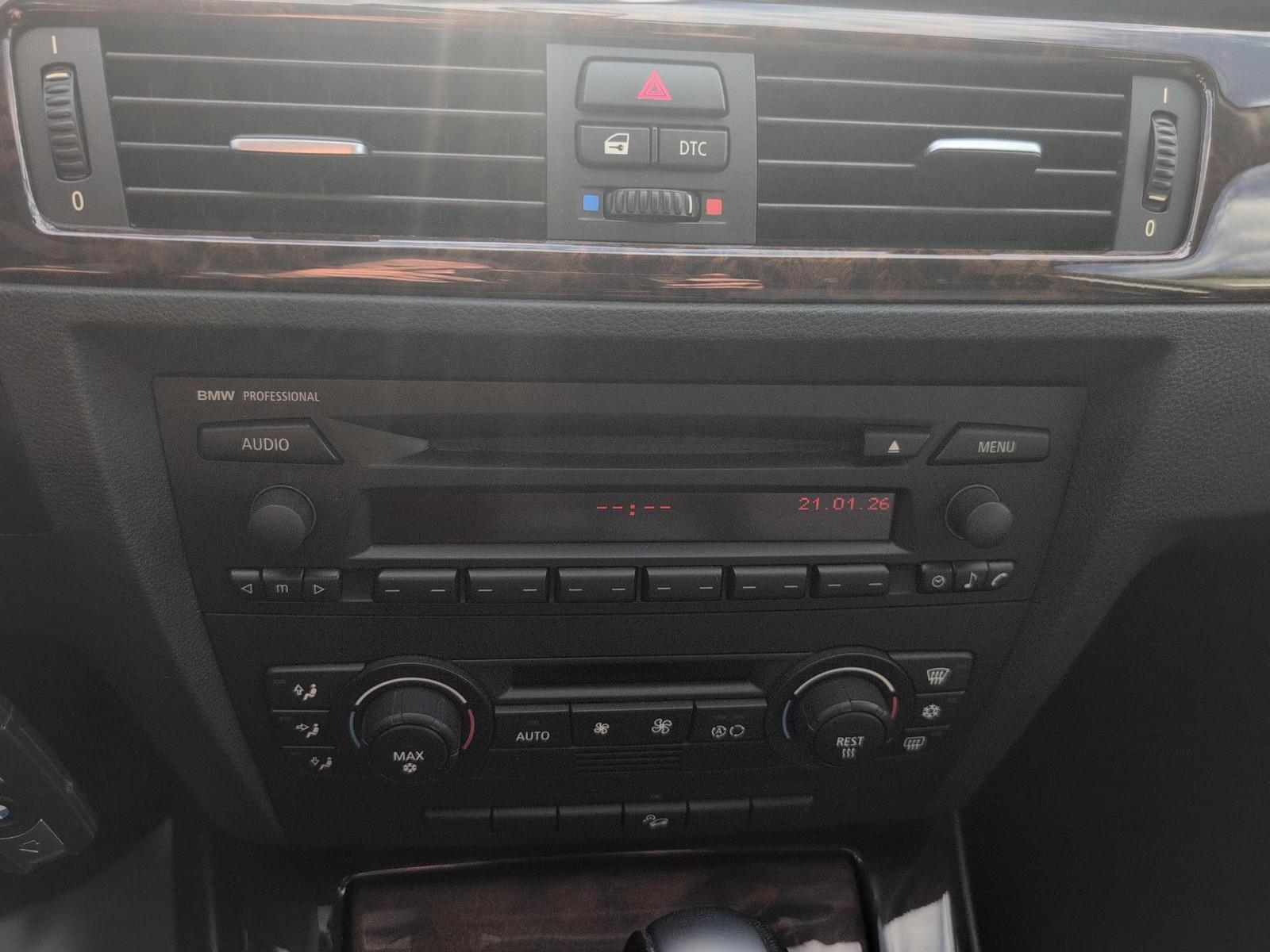 BMW 330xi Touring 258 ch 6 cylindres xDrive • Boîte auto • Toit pano • Xénon • Attelage